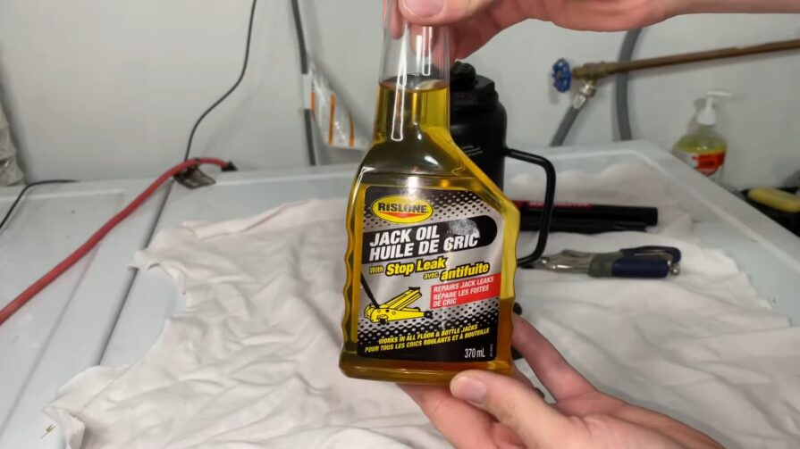 Rislone Jack Oil 370ml Repairs Jack Leaks. Works with all Floor and Bottle  Jacks.